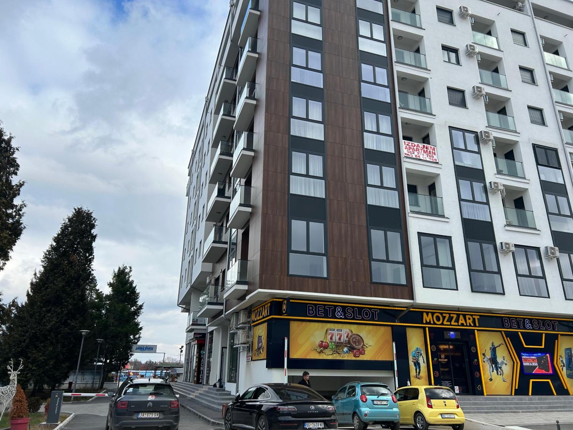 De Lux Nedeljkovic Aparthotel Ягодина Екстериор снимка
