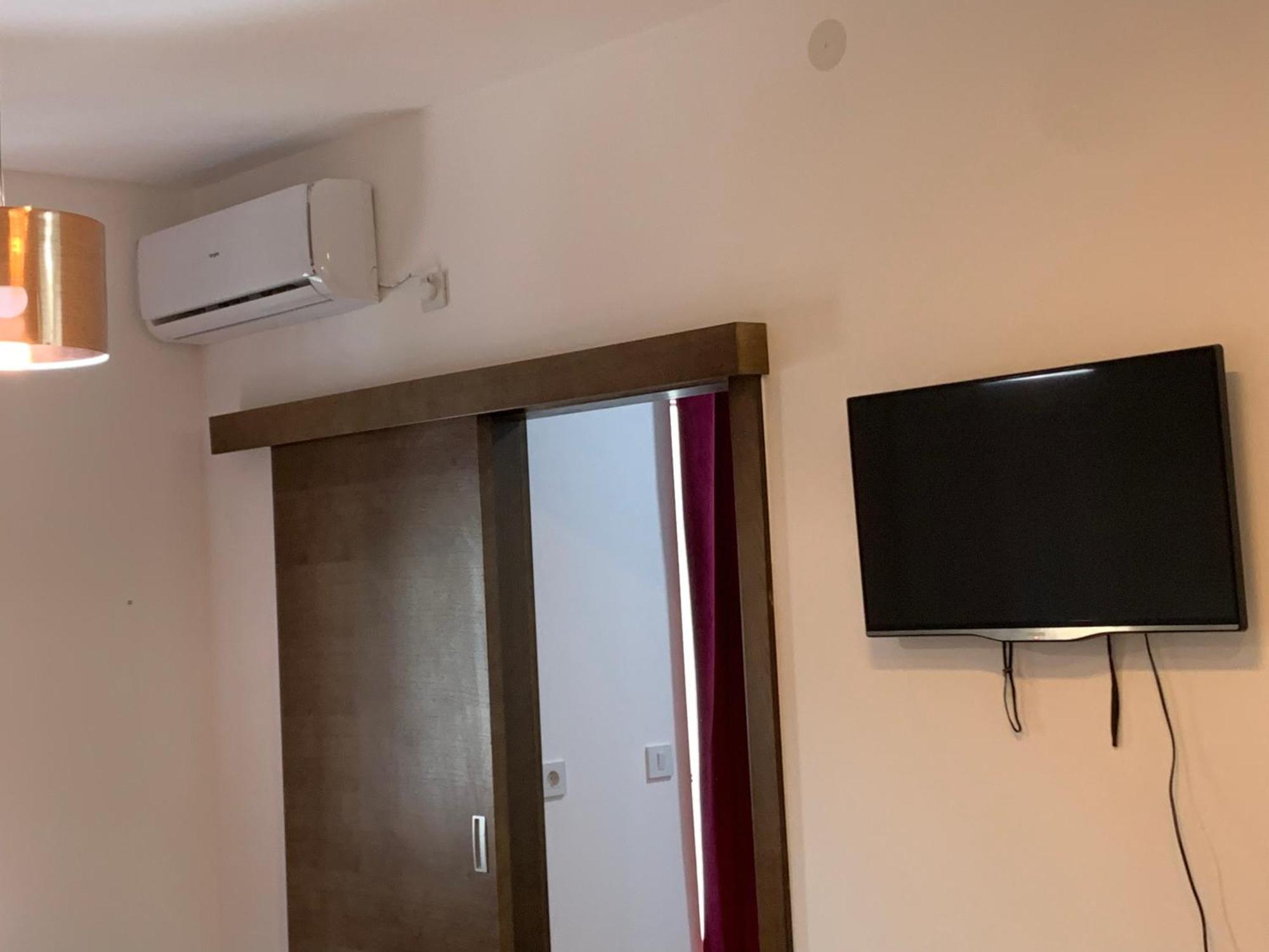 De Lux Nedeljkovic Aparthotel Ягодина Екстериор снимка